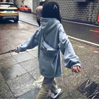 阿䰼