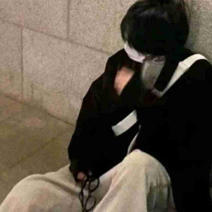 严.